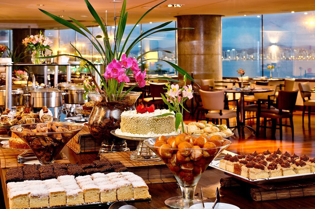 Majestic Palace Hotel Florianópolis Eksteriør billede A buffet at a hotel